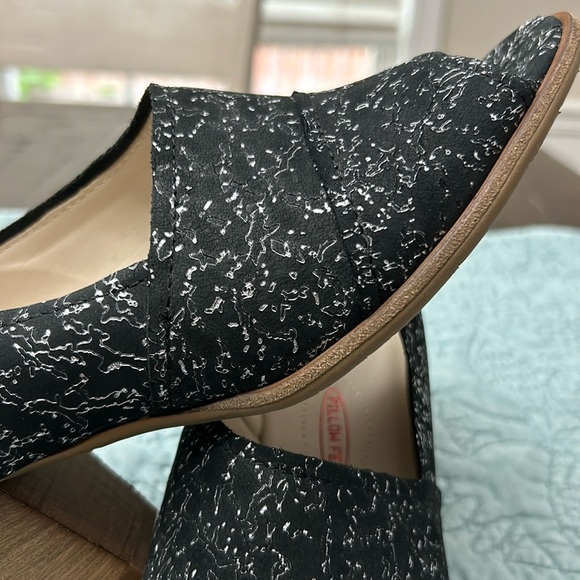 Amalfi By Rangoni Sz 7.5m. Black Peep Toe. Block wooden heel. Italy made. NWOB - Picture 6 of 10